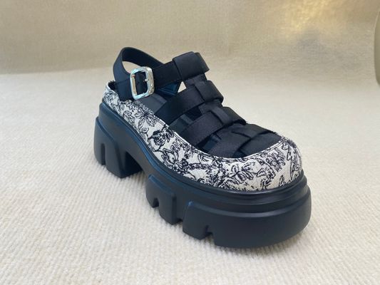 Scarpe da piattaforma per le donne ricamate