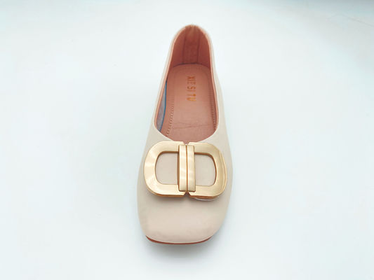 Pantaloni da sole bianchi con tacco basso, di cuoio naturale