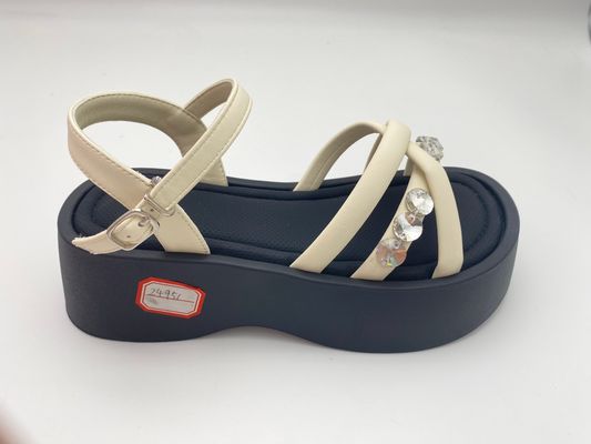 Sandali da donna con fondo bianco, con strass, di colore puro e di pelle vera