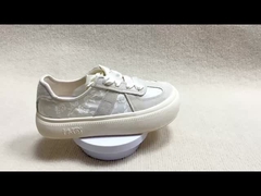 Scarpe da ginnastica da uso quotidiano da donna bianche classiche e confortevoli con pizzo di seta